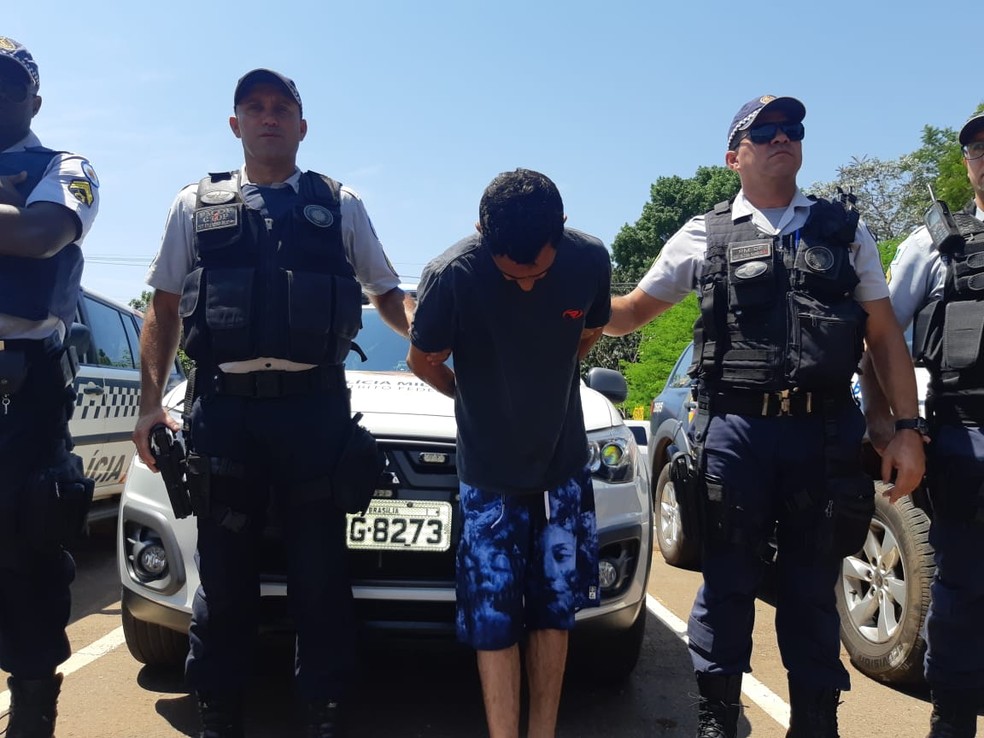 Polícia Militar prende Kleilson Sales Araujo, conhecido como "zebra" e suspeito de matar cadeirante durante assalto a ônibus no DF  — Foto: PMDF/ Divulgação