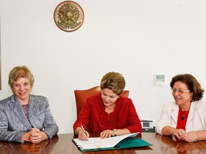 Dilma sanciona lei que criou vale-cultura (Foto: Roberto Stuckert Filho / Presidência)