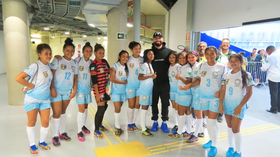 Volante do Flamengo, Thiago Maia d&aacute; apoio &agrave; time ribeirinho de Roraima que disputa os JEBs &mdash; Foto: Elkilsandra Gon&ccedil;alves
