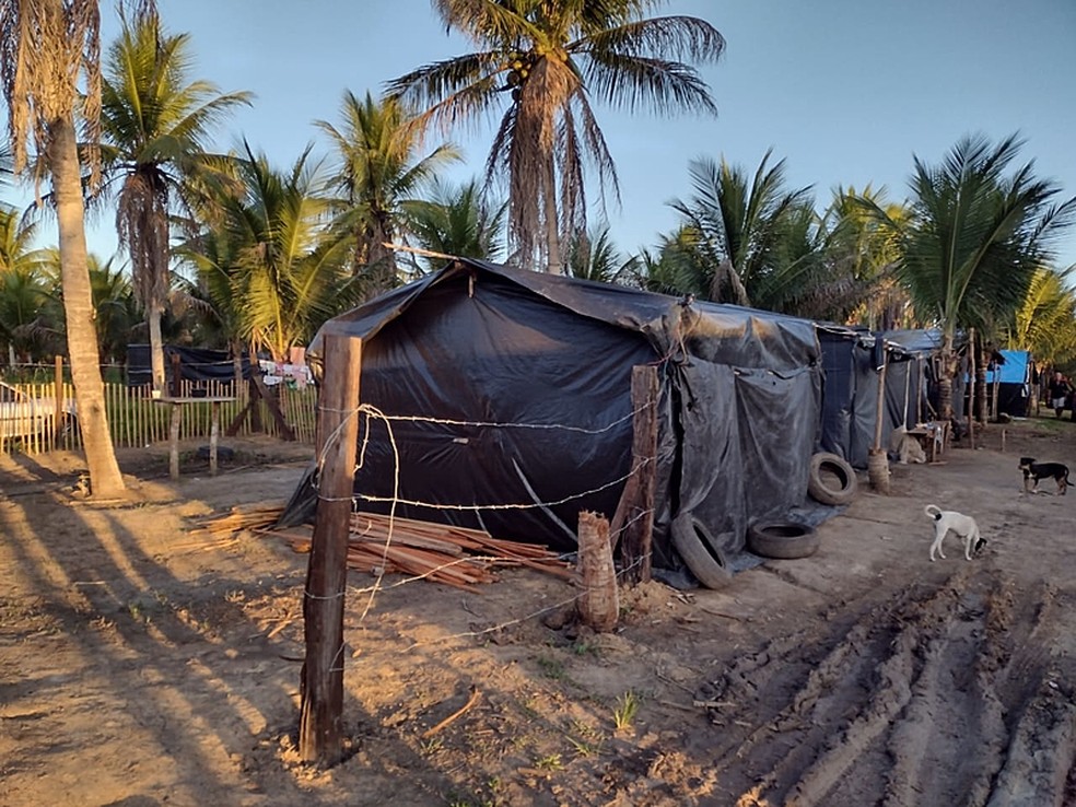 Acampamento do MST em Itaet&eacute; foi atacado por homens armados na Bahia &mdash; Foto: Arquivo pessoal