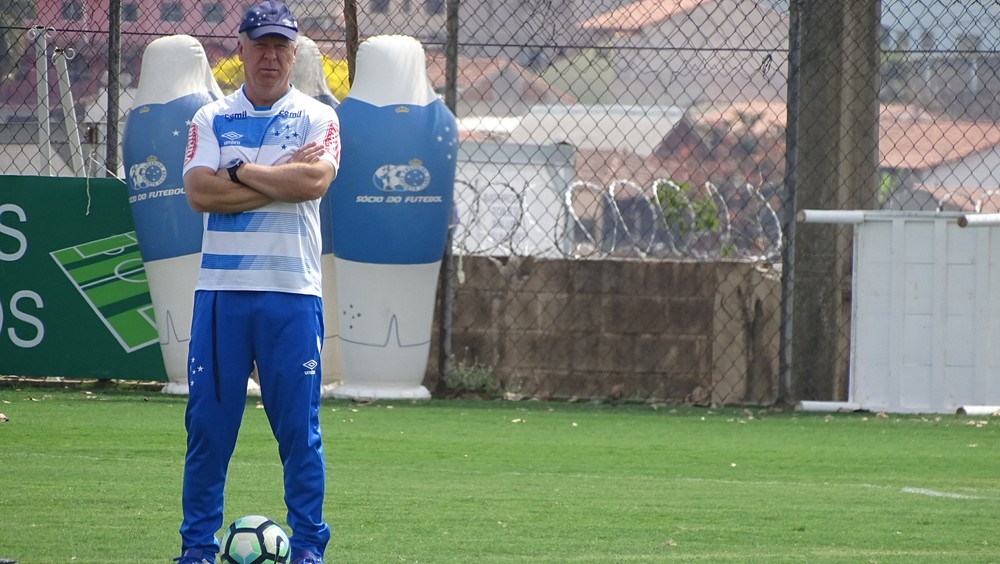 Poupar ou não? Mano aguarda avaliação para decidir qual time enfrenta o Santos