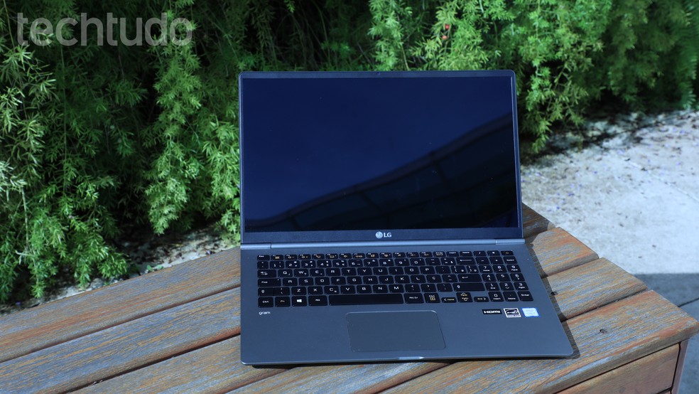 LG Gram 15Z980 traz leitor biométrico — Foto: Yuri Hildebrand/TechTudo