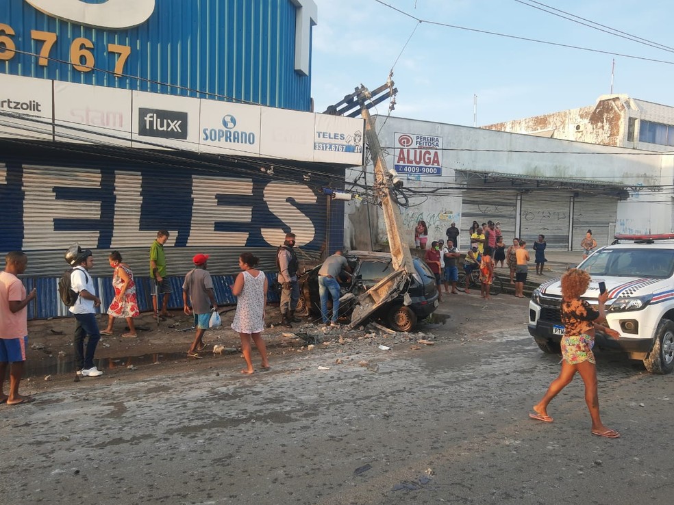 Motorista perde o controle e veículo bate em poste em São Luís — Foto: Divulgação/Redes Sociais