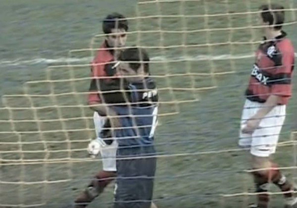 Caio Ribeiro em dia de goleiro Flamengo, em 1999 â€” Foto: ReproduÃ§Ã£o