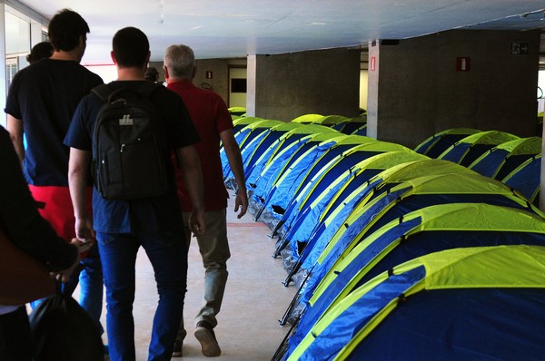 Barracas de inscritos na Campus Party Brasília instaladas no estádio Mané Garrincha — Foto: Pedro Ventura/Agência Brasília