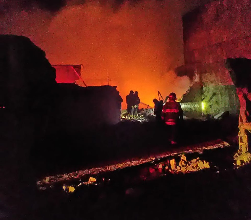 Incendio Deixa Loja De Produtos Para Piscinas Destruida Em Peruibe Veja Santos E Regiao G1