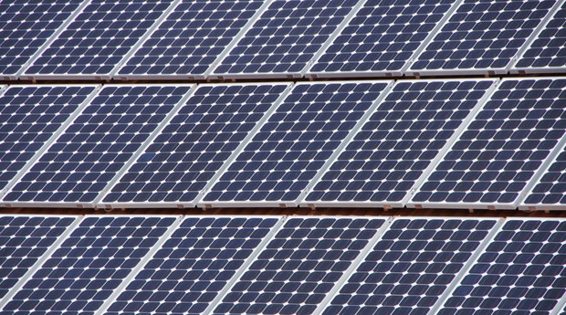 placa-energia-solar-sustentabilidade (Foto: Martin Abeggien/CCommons)