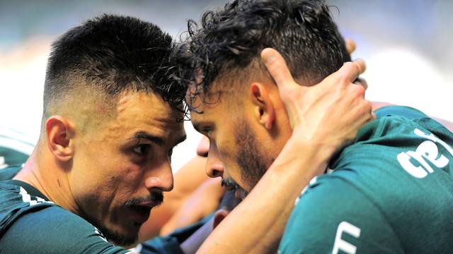 Willian e Scarpa: boa atuaÃ§Ã£o coletiva