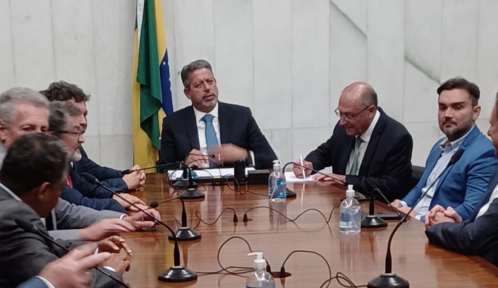 O vice-presidente eleito, Geraldo Alckmin, se encontrou com o presidente da Câmara, Arthur Lira (PP-AL), para entregar a prévia da PEC da Transição  — Foto: Reprodução