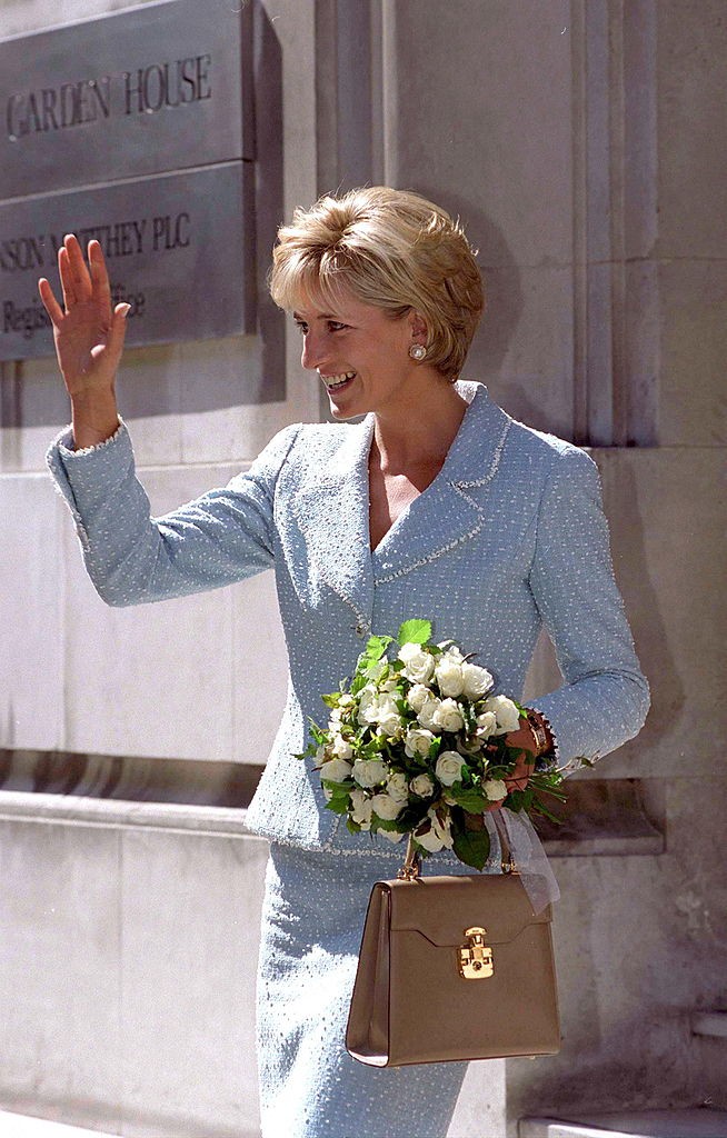 Princesa Diana de terninho e saia Chanel em 1997 (Foto: Getty Images)