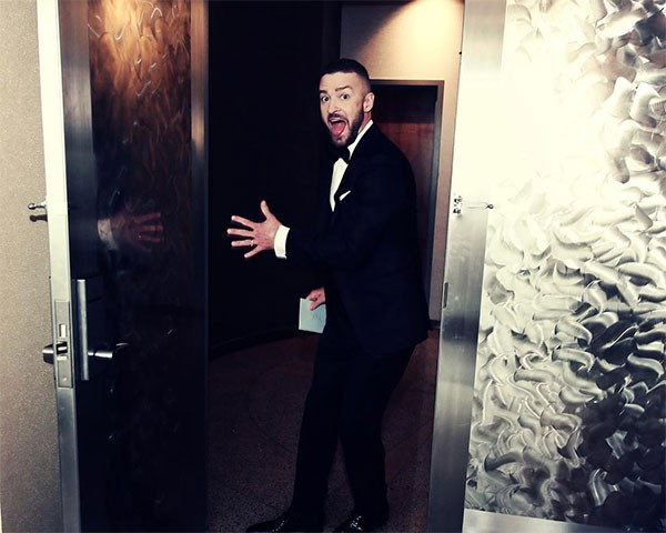 Justin Timberlake brinca depois da premiação (Foto: Reprodução/Instagram)