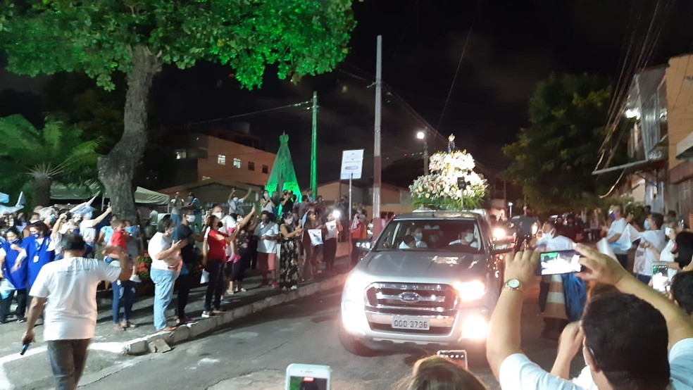 Imagem de Nossa Senhora Aparecida percorre principais ruas de Natal — Foto: Sérgio Henrique Santos/Inter TV Cabugi