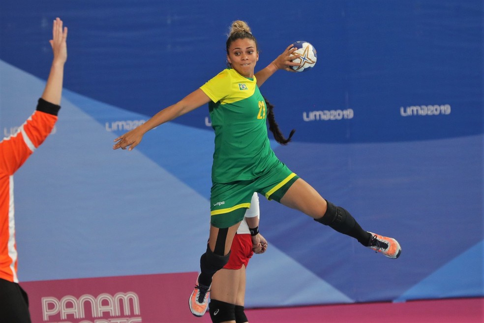 Brasil atropela os Estados Unidos no handebol feminino — Foto: EFE/Christian Ugarte