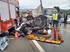 Quatro morrem após carro bater em caminhão dos bombeiros em SC