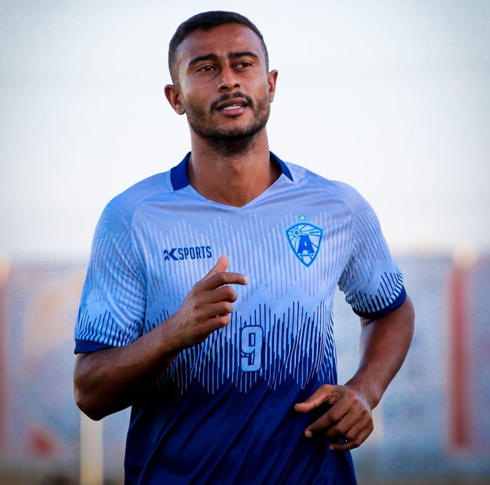 Bruno em ação: atacante em treino pelo Atlético-PB — Foto: Gabriela Sávio / Atlético-PB