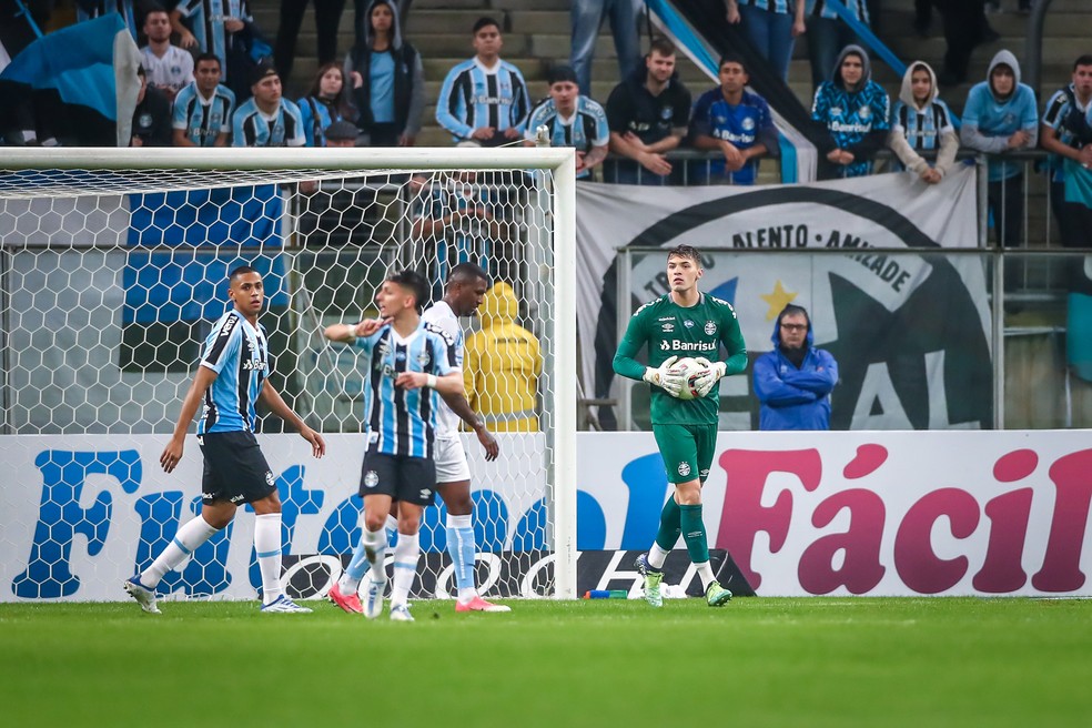 Roger Machado demonstra apoio ao Gabriel Grando