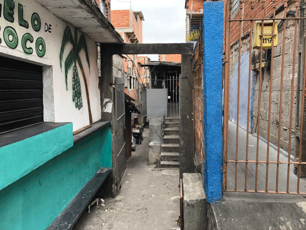 Viela Três Corações, onde, segundo moradores, ocorreram mortes e vítimas ficaram feridas após serem encurraladas pela PM em Paraisópolis — Foto: Filippo Mancuso/TV Globo
