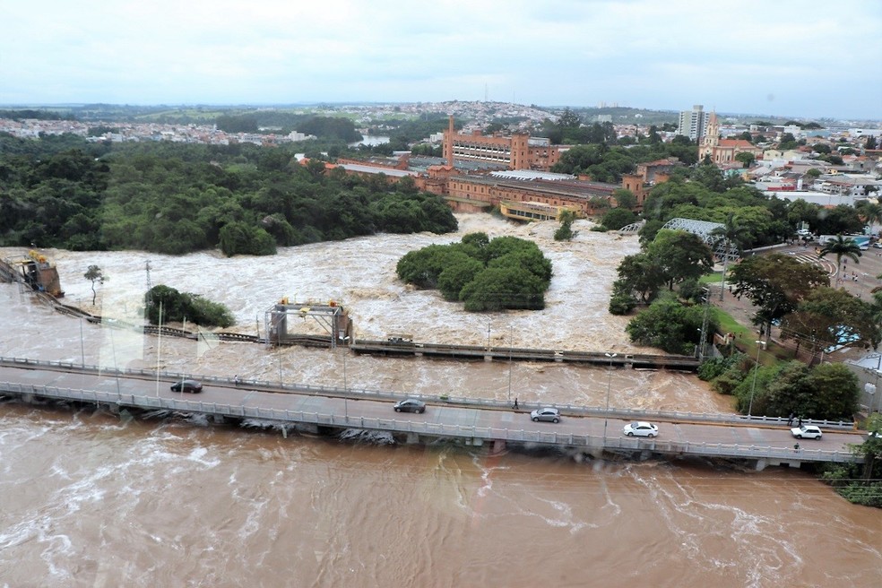 Nível do Rio Tietê também começou a baixar em Salto (SP), cidade onde houve transbordamento — Foto: Divulgação/Prefeitura de Salto