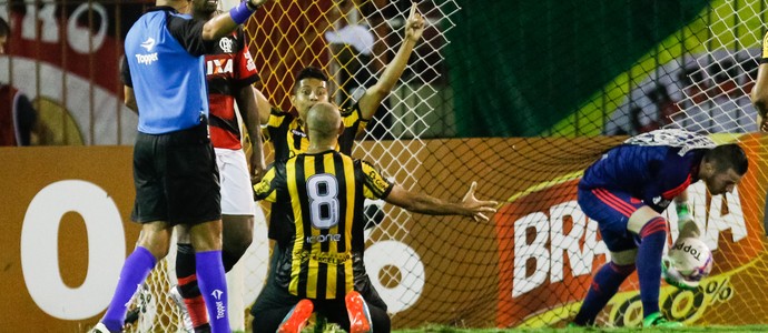 Flamengo vive jejum de futebol, não  só de gols, afirma Lédio Carmona