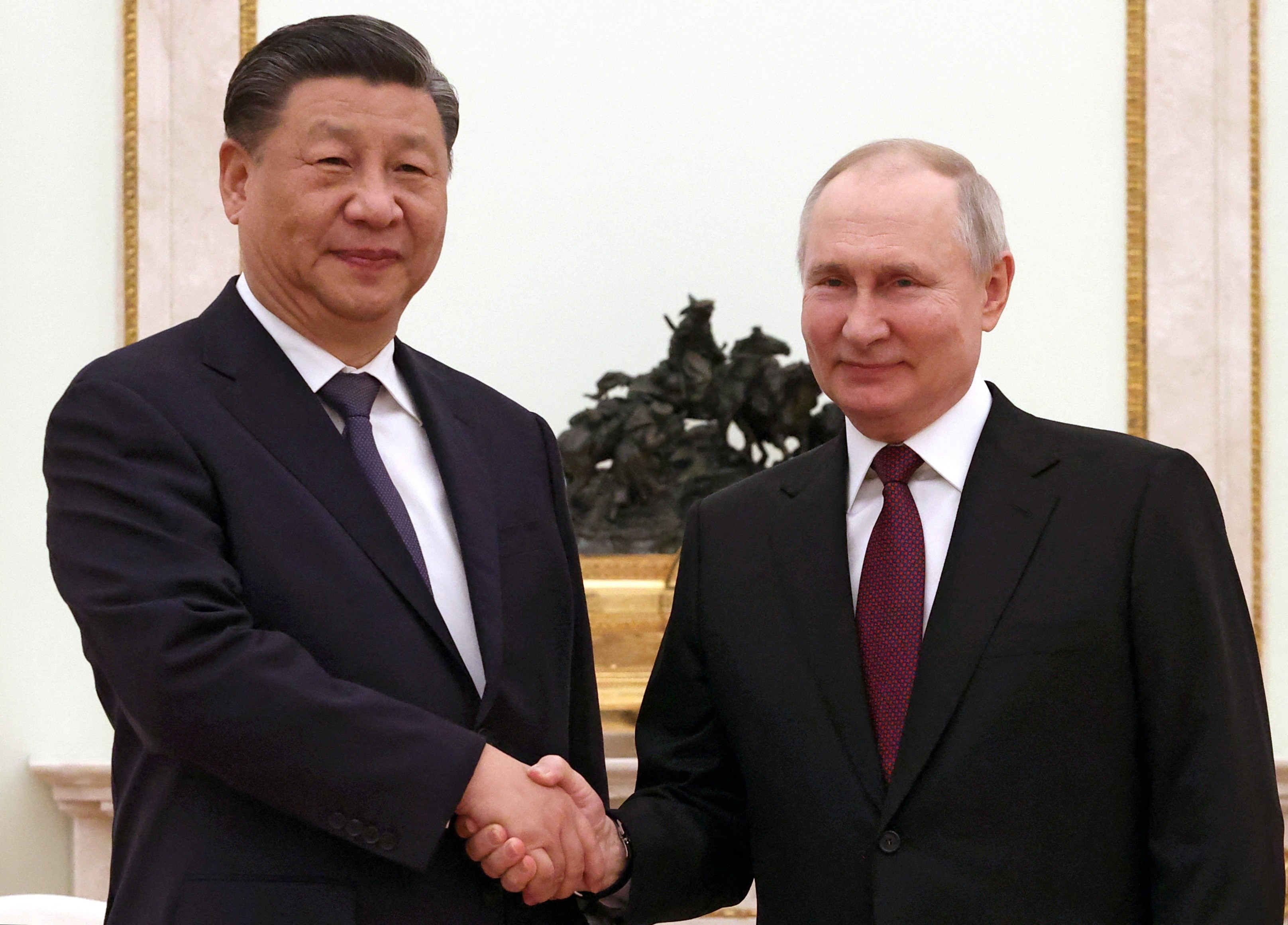 Presidente chinês deixa Moscou após reunião com Putin