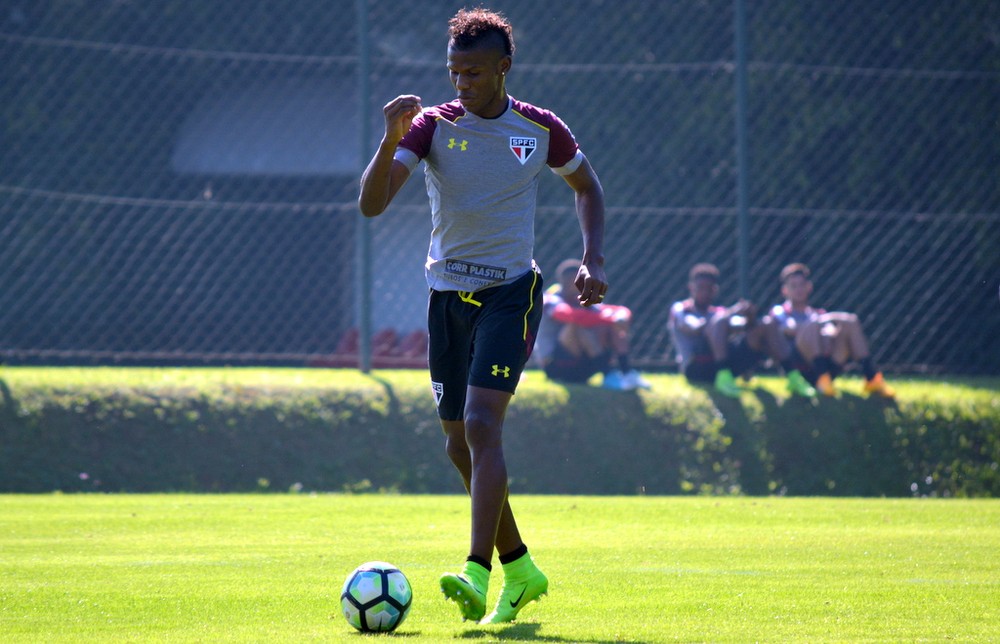 Liberado! Arboleda está regularizado no BID e fica à disposição do São Paulo para o clássico