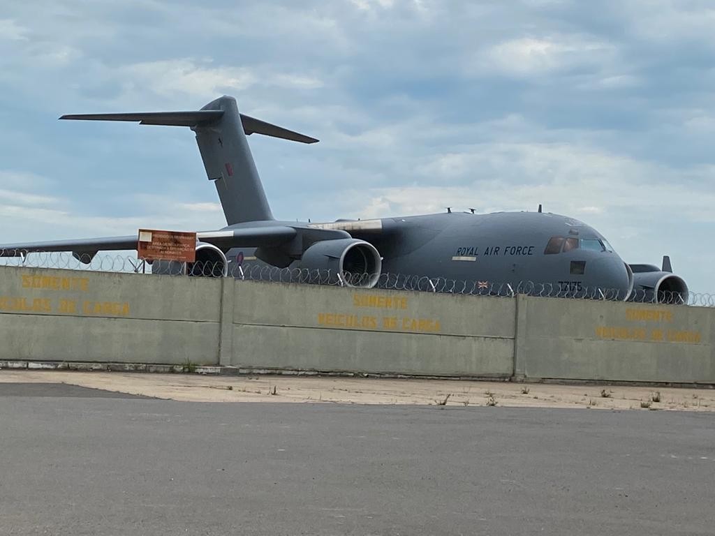 Avião da Força Aérea Real britânica faz parada em Porto Alegre durante viagem às Ilhas Malvinas