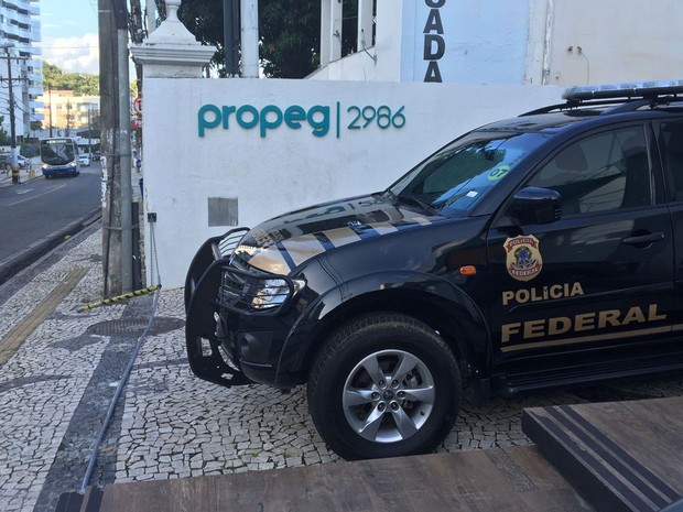 Agência de publicidade na Ladeira da Barra é alvo de mandados da PF (Foto: Fernanda Rebouças/TV Bahia)