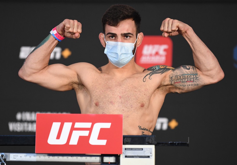 Bruno Bulldoguinho confirmou luta no peso-mosca com 57kg — Foto: Josh Hedges / Getty Images