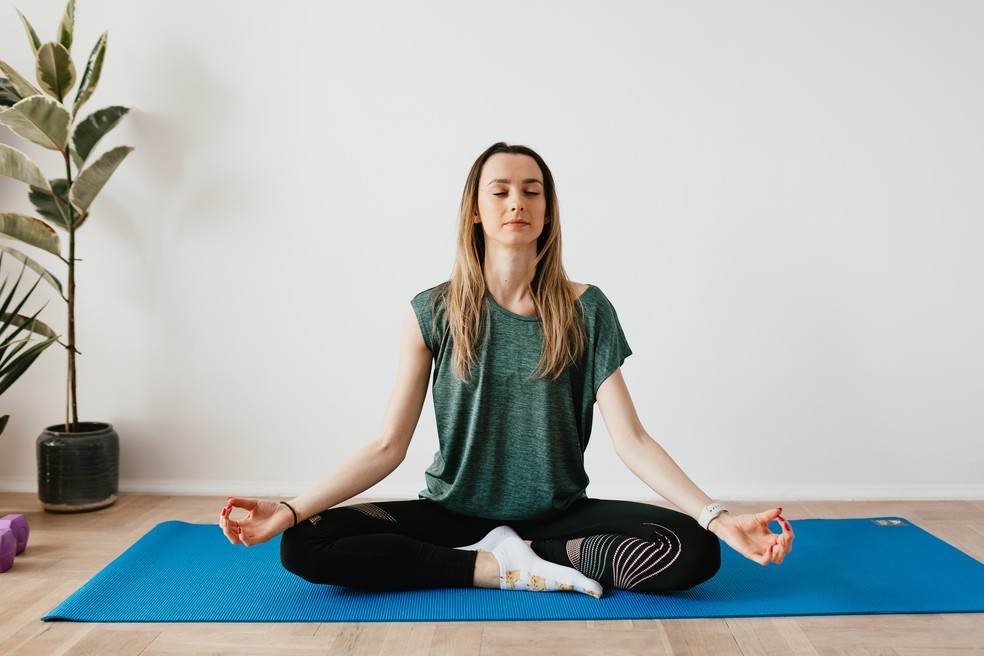 Prática de meditação utilizada no estudo envolveu exercícios de respiração, escaneamento corporal e movimento consciente — Foto: Pexels