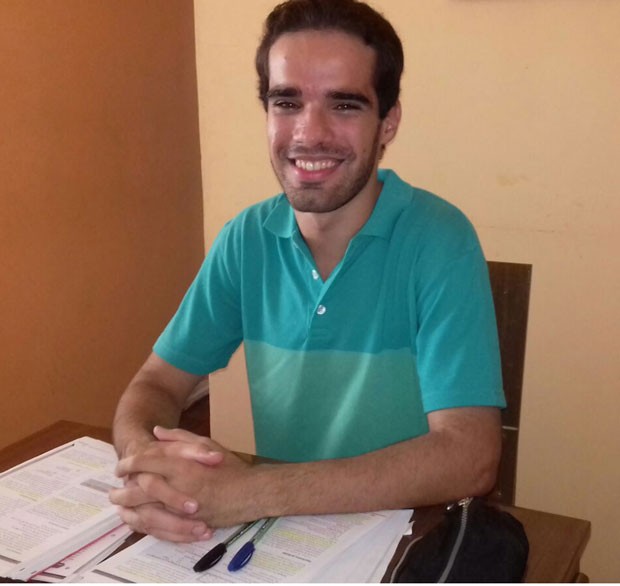 Raphael de Souza tirou nota 1.000 nas redações do Enem de  2014 e de 2015. (Foto: Arquivo pessoal)