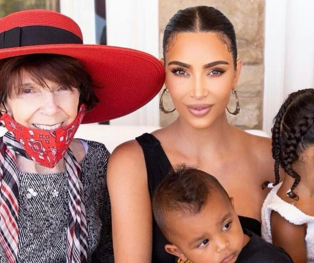 Kim Kardashian e avó Mary Jo Campbell (Foto: Instagram/Reprodução)