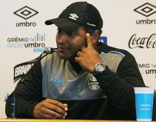 Roger prevê Fluminense remobilizado e projeta cenário com ou sem Ronaldinho