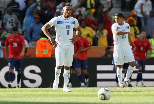 Cena da derrota de Honduras para o Chile na Copa de 2010 (Foto: Getty Images)