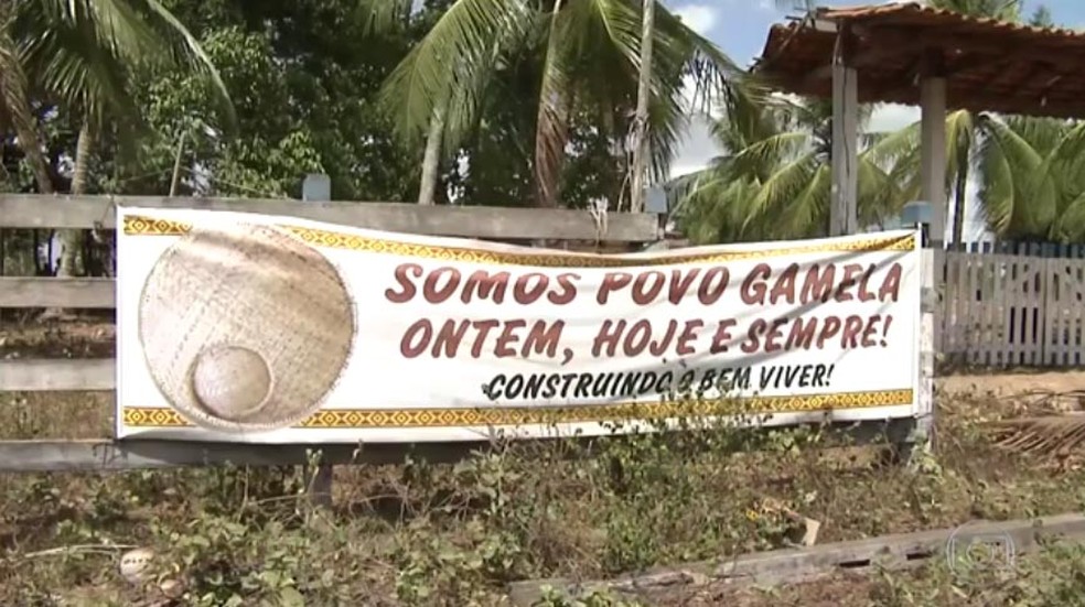 Faixa em área de conflito entre índios e fazendeiros em Viana, MA (Foto: Reprodução/ TV Globo)