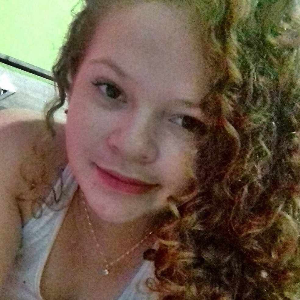 Vitória Silva Oliveira, de 21 anos, morreu vítima da Covid-19 — Foto: Facebook