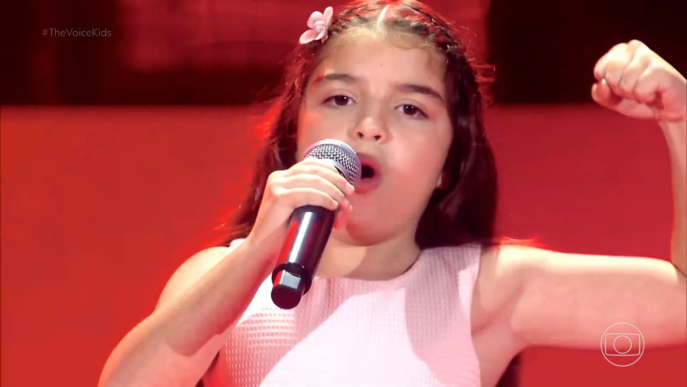 Isadora Pedrini na fase de Audições às Cegas do The Voice Kids — Foto: Globo