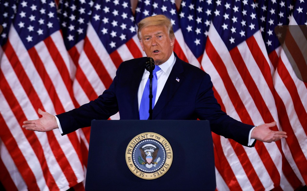 Donald Trump durante discurso na madrugada desta quarta-feira (4). — Foto: REUTERS/Carlos Barria 