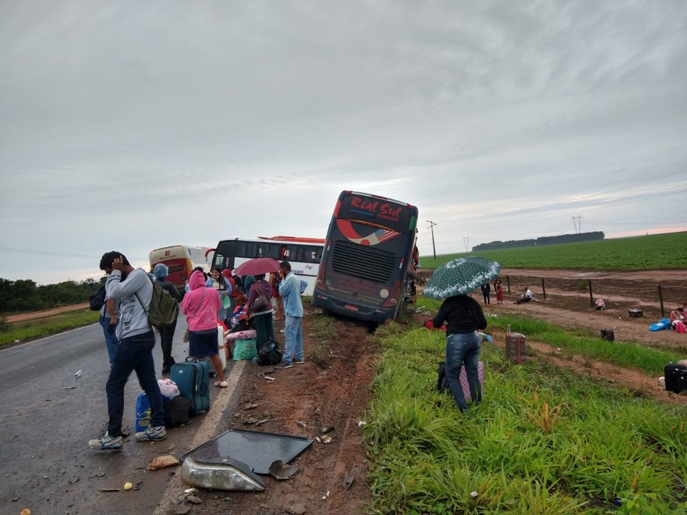 Batida entre dois ônibus deixa 4 mortos no interior da Bahia — Foto: Reprodução/Redes Sociais
