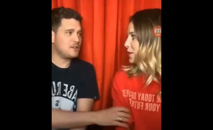 Michael Bublé e Luisana Lopilato no vídeo em que ele foi acusado de agredir a esposa (Foto: Twitter)