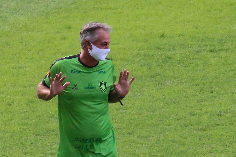 Lisca n&atilde;o &eacute; mais t&eacute;cnico do Am&eacute;rica-MG &mdash; Foto: Fernando Moreno/AGIF