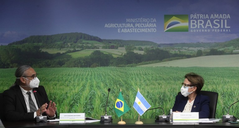 Brasil e Argentina concluem pendências do comércio de produtos agropecuários em reunião com ministros thumbnail