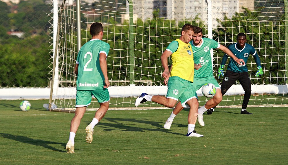 Rafael Moura fica à disposição para jogo contra o Bragantino — Foto: Rosiron Rodrigues / Goiás E.C.