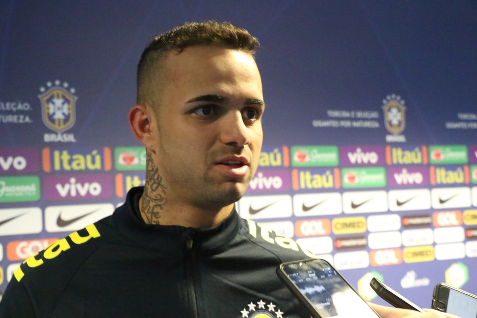 Luan diz que deve renovar com o Grêmio (Foto: Eduardo Deconto/GloboEsporte.com)