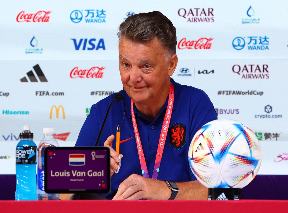 Tcnico da Holanda, Louis van Gaal durante coletiva de imprensa no Catar   Foto: REUTERS/Gareth Bumstead