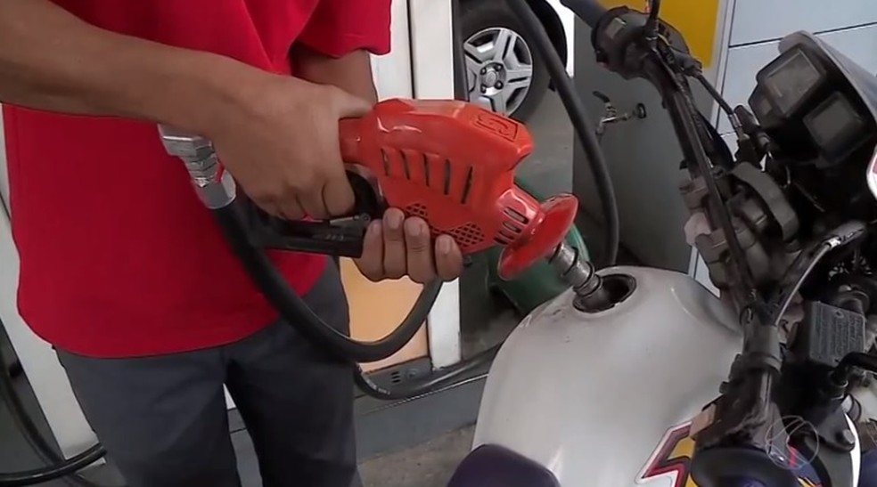 Gasolina foi o vilão da inflação em maio, segundo o IBGE — Foto: Reprodução/TV Integração