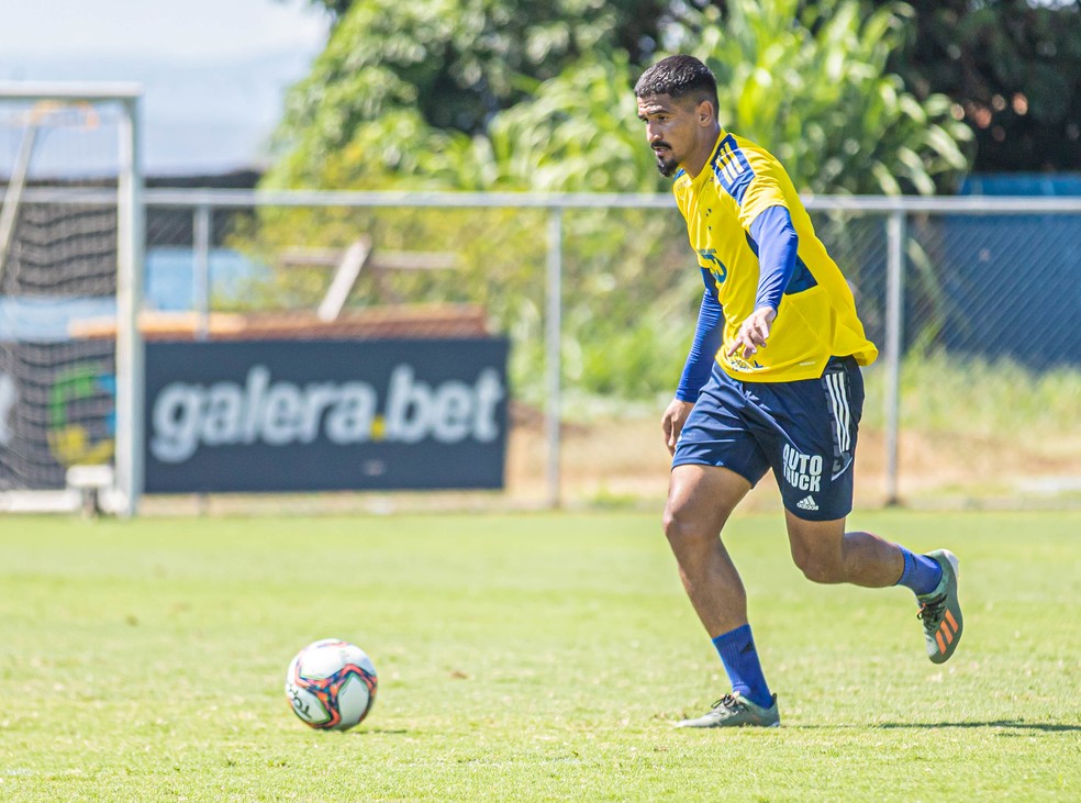Zagueiro Ramon deve voltar ao time titular do Cruzeiro para o jogo contra o Brasil-RS — Foto: Igor Sales