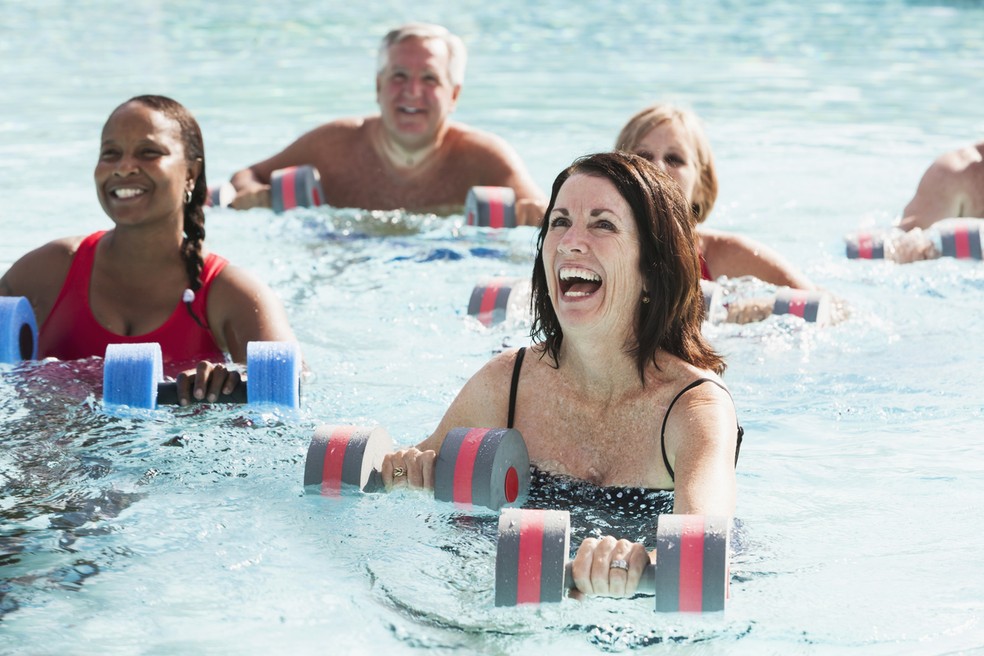 Exercicios Na Piscina Atividades Para Queimar Calorias Na Agua Treinos Ge