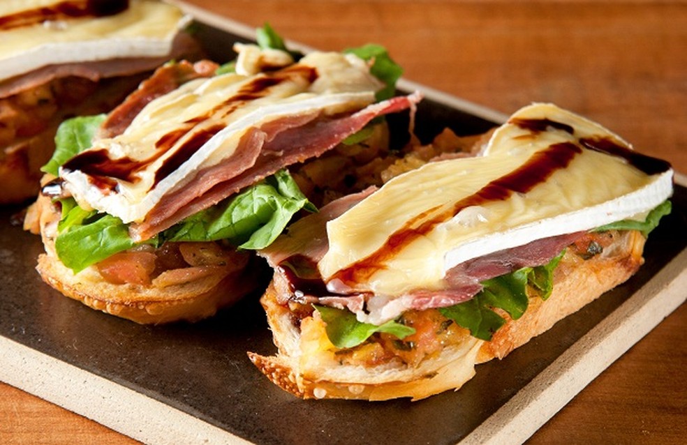 Bruschetta de parma com brie | Receitas Gshow | Gshow