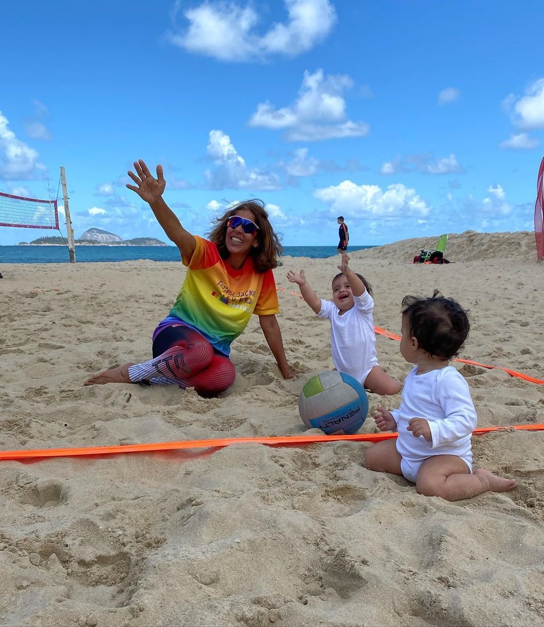 Nanda Costa posta foto das filhas na praia (Foto: Reprodução/ instagram)