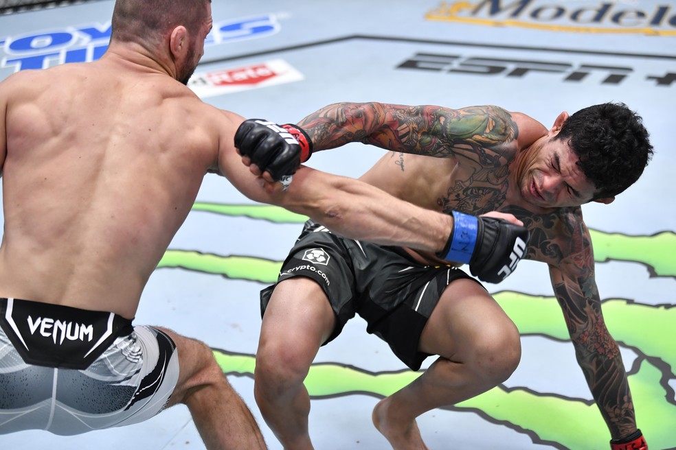 Mateusz Gamrot venceu Diego Ferreira por nocaute técnico no UFC Lewis x Daukaus — Foto: Getty Images